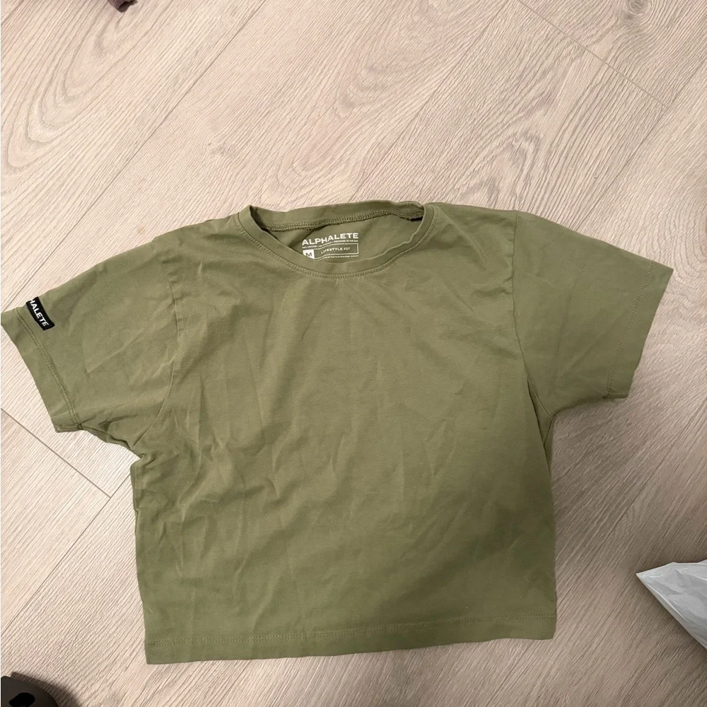 Alphalete Olive Green Cropped Tee - Size M - Picture 1 of 10